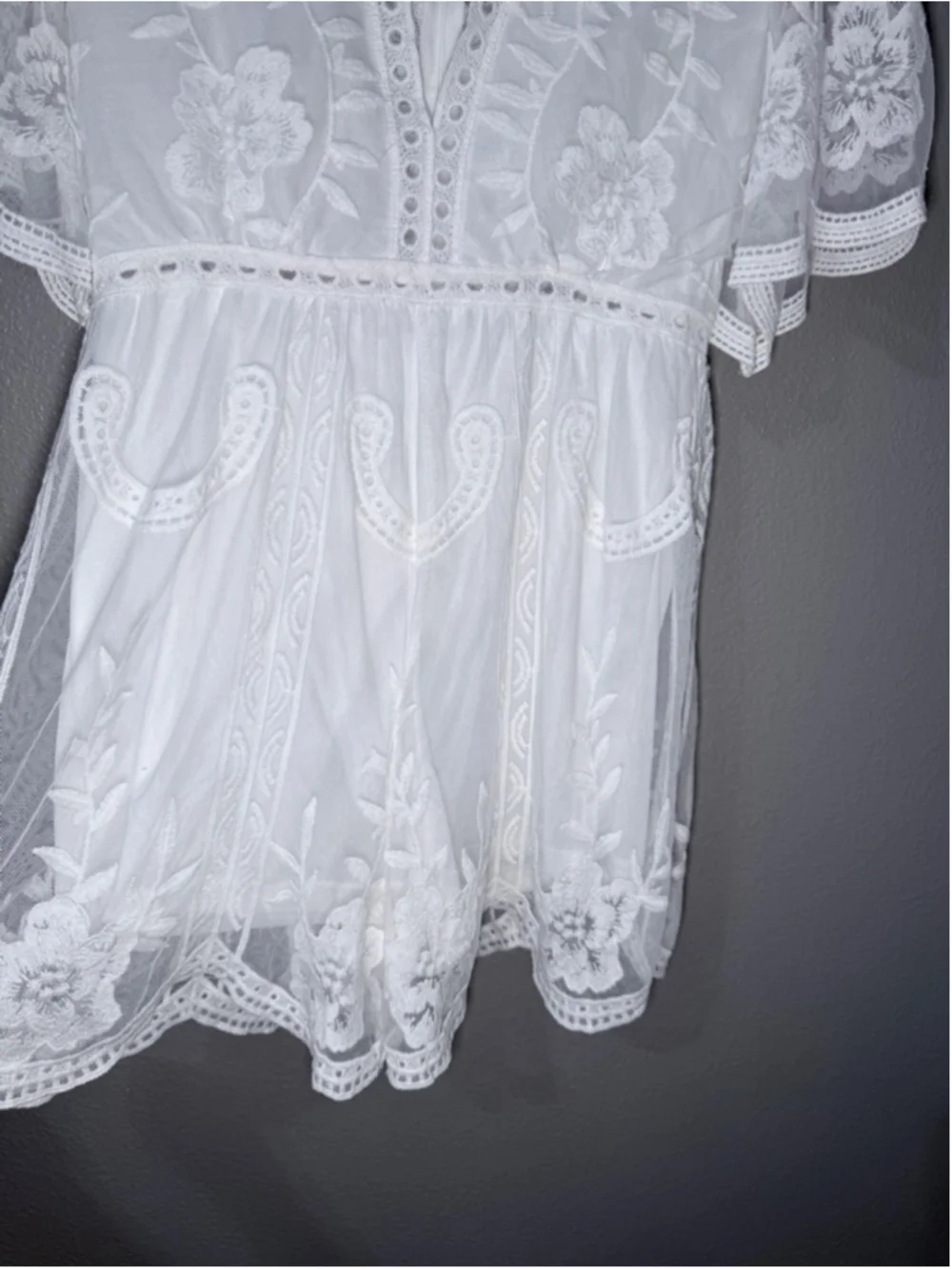 Women's NWT Eleter White Lace Floral Romper M